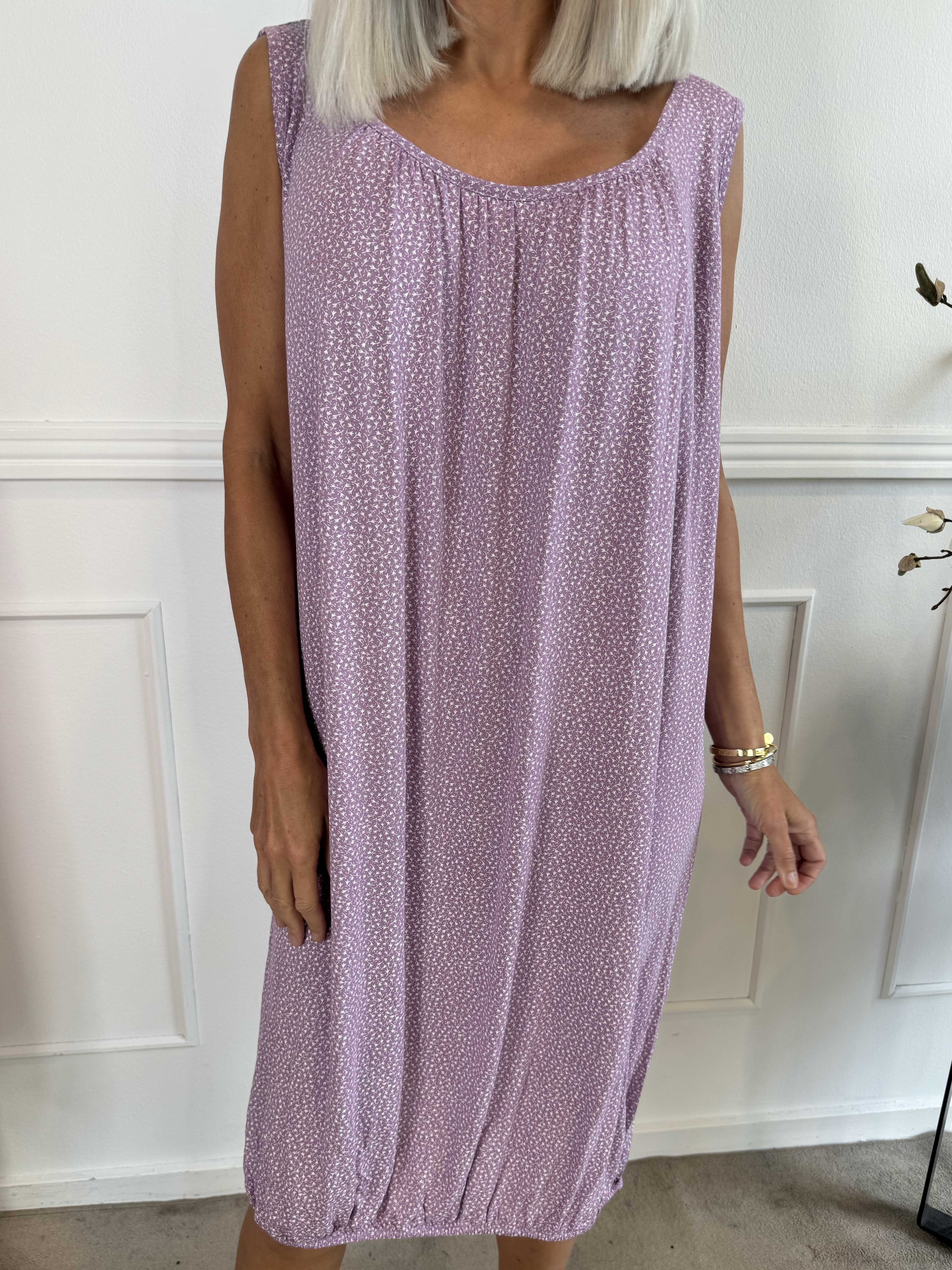 Miracle Flower Sleeveless Dress - Kjole i viskose med elastik forneden